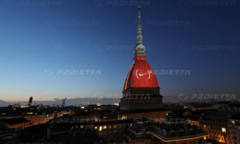 Proiezione del logo Nike - Mole Torino