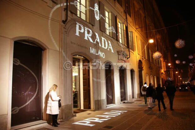 Proiezione per negozio Prada a Torino